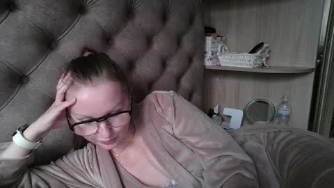 Snapshot of belleamiee chatting on 09-25-25, 02:21 Amelia online show from 09-25-25, 02:21