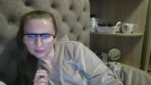 Snapshot of belleamiee chatting on 10-13-25, 04:07 Amelia online show from 10-13-25, 04:07