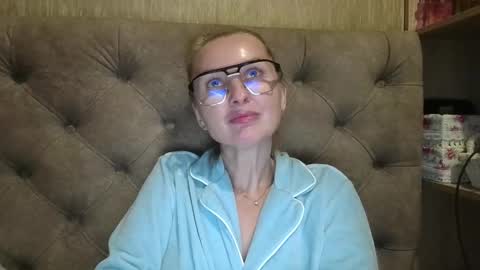 Snapshot of belleamiee chatting on 10-15-25, 04:29 Amelia online show from 10-15-25, 04:29