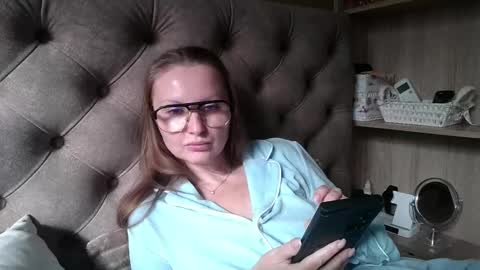 Snapshot of belleamiee chatting on 10-17-25, 11:24 Amelia online show from 10-17-25, 11:24