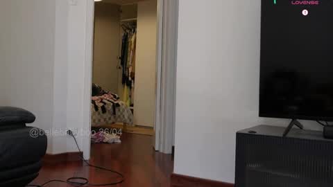 Snapshot of bellebabyboo chatting on 04-26-26, 01:47 BELLE online show from 04-26-26, 01:47