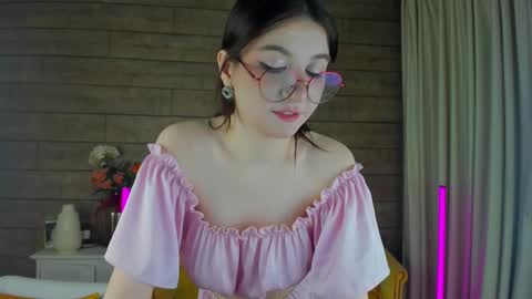 Snapshot of bellebellerose chatting on 02-23-25, 06:07 BelleBellerose online show from 02-23-25, 06:07
