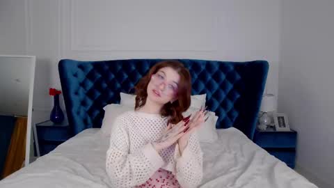 Snapshot of bellebellerose chatting on 02-26-25, 06:37 BelleBellerose online show from 02-26-25, 06:37