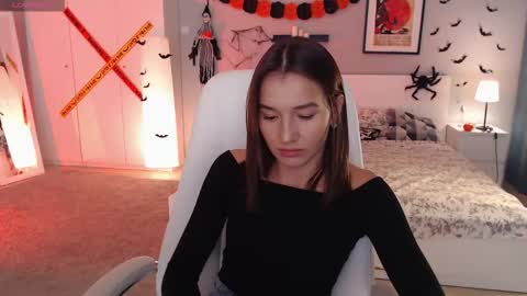 Bella online show from 10-26-25, 01:33