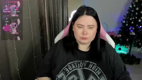 LinaBoo online show from 01-15-26, 05:12