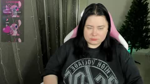 LinaBoo online show from 01-19-26, 04:27