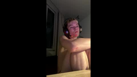 Snapshot of belyaxx chatting on 05-17-26, 10:06 PrettyBoy online show from 05-17-26, 10:06