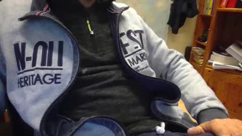 Snapshot of bemichel chatting on 11-10-25, 07:40 jaimetout online show from 11-10-25, 07:40