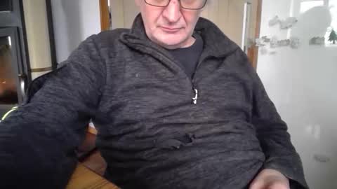 Snapshot of bemichel chatting on 01-08-26, 10:06 jaimetout online show from 01-08-26, 10:06