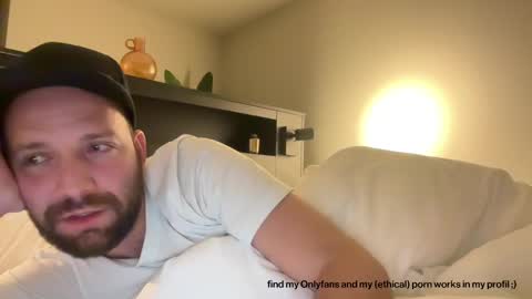 Snapshot of ben_nm chatting on 11-08-25, 12:22 Ben N. online show from 11-08-25, 12:22