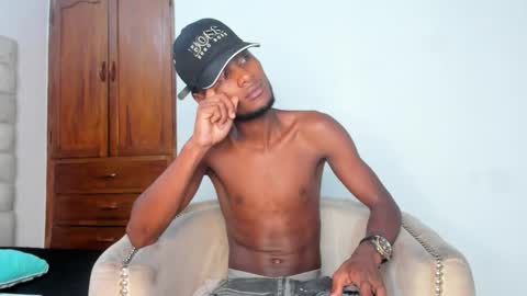 Snapshot of benbrownn chatting on 10-24-25, 08:27 online show from 10-24-25, 08:27