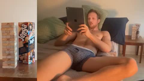 Snapshot of bendoverxo chatting on 11-12-25, 12:22 bendoverxo online show from 11-12-25, 12:22