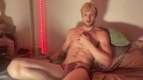 Snapshot of bendoverxo chatting on 02-22-26, 09:19 bendoverxo online show from 02-22-26, 09:19