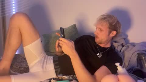 Snapshot of bendoverxo chatting on 02-24-26, 02:42 bendoverxo online show from 02-24-26, 02:42