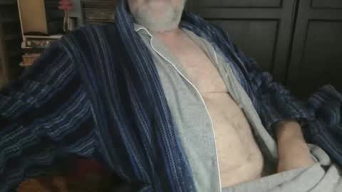 Snapshot of bendrinkin chatting on 01-31-25, 10:10 bendrinkin online show from 01-31-25, 10:10