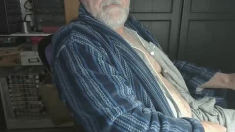 Snapshot of bendrinkin chatting on 02-14-25, 10:17 bendrinkin online show from 02-14-25, 10:17