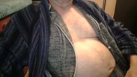 Snapshot of bendrinkin chatting on 05-25-26, 09:04 bendrinkin online show from 05-25-26, 09:04