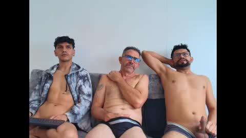 Snapshot of benjamin613999 chatting on 12-14-25, 05:07 benjamin online show from 12-14-25, 05:07