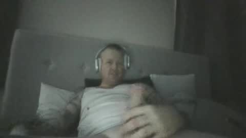 Snapshot of bennyinbrissy chatting on 01-10-26, 04:42 bennyinbrissy online show from 01-10-26, 04:42