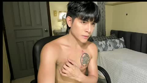 Snapshot of bentlyfuck chatting on 04-28-26, 12:53 bentlyfuck online show from 04-28-26, 12:53