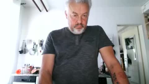 Snapshot of berg_boy chatting on 09-21-25, 06:37 Martin online show from 09-21-25, 06:37