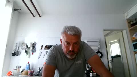 Snapshot of berg_boy chatting on 09-25-25, 01:04 Martin online show from 09-25-25, 01:04