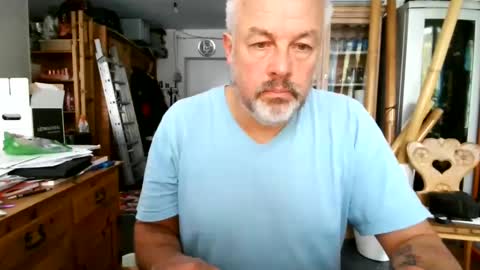 Snapshot of berg_boy chatting on 10-04-25, 09:07 Martin online show from 10-04-25, 09:07