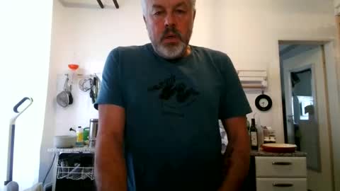 Snapshot of berg_boy chatting on 11-14-25, 07:29 Martin online show from 11-14-25, 07:29