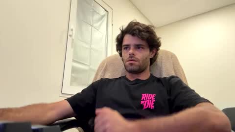 Snapshot of berltex chatting on 10-21-25, 02:45 Berltex online show from 10-21-25, 02:45