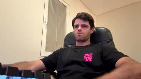 Snapshot of berltex chatting on 11-28-25, 03:31 Berltex online show from 11-28-25, 03:31