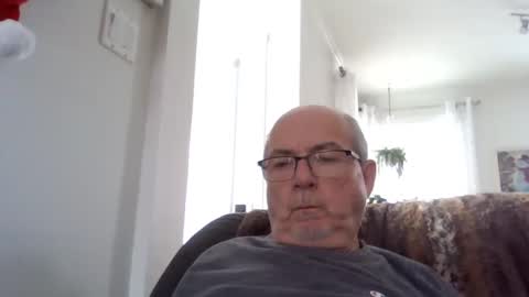 Snapshot of bernard1102 chatting on 12-02-24, 02:30 bernard1102 online show from 12-02-24, 02:30