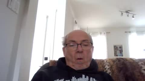 Snapshot of bernard1102 chatting on 01-06-25, 02:47 bernard1102 online show from 01-06-25, 02:47