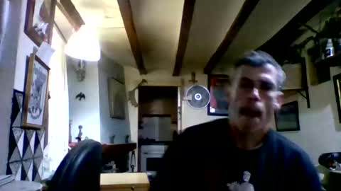 Snapshot of bernatoxic chatting on 02-08-26, 08:23 Berni SUAVE online show from 02-08-26, 08:23