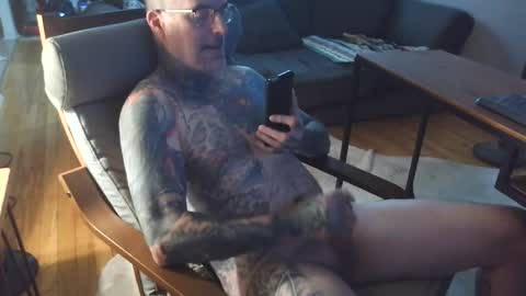 Snapshot of bernhard666 chatting on 09-14-25, 12:37 bernhard666 online show from 09-14-25, 12:37