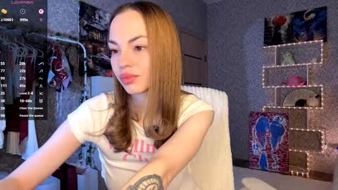 Snapshot of berry_buns chatting on 11-22-25, 05:50 Sofia online show from 11-22-25, 05:50