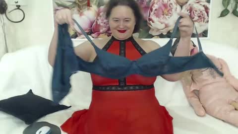 Snapshot of berryshickx chatting on 12-08-24, 10:19 BerryShickX online show from 12-08-24, 10:19