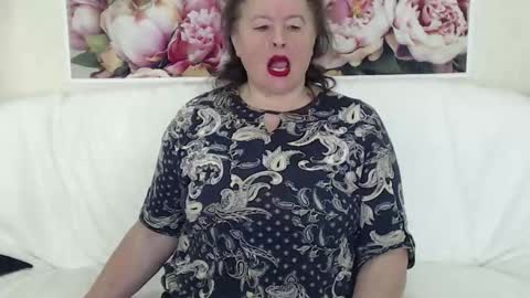 Snapshot of berryshickx chatting on 10-21-25, 08:37 BerryShickX online show from 10-21-25, 08:37