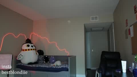 Chloe Next stream on Friday online show from 01-17-25, 11:29