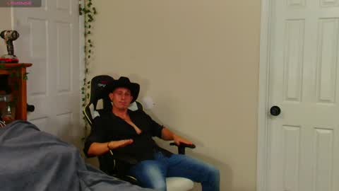 Snapshot of bestcockhere chatting on 09-13-25, 02:22 twitter zack1fisher online show from 09-13-25, 02:22