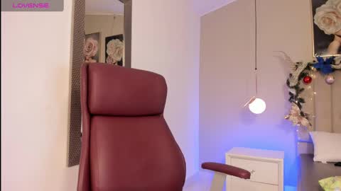 Snapshot of bestfamily chatting on 12-03-24, 02:36 Marilee online show from 12-03-24, 02:36