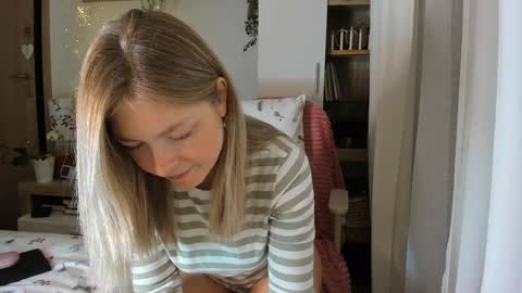 Snapshot of bestgirl_ofthe_neighborhood chatting on 01-24-25, 07:07 Vicky online show from 01-24-25, 07:07