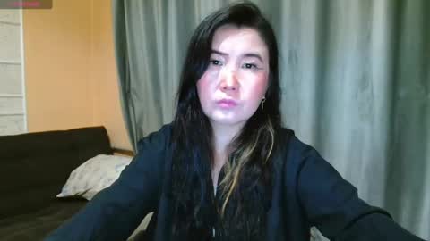 Snapshot of bet_lu chatting on 12-13-24, 01:04 Bet Lu online show from 12-13-24, 01:04