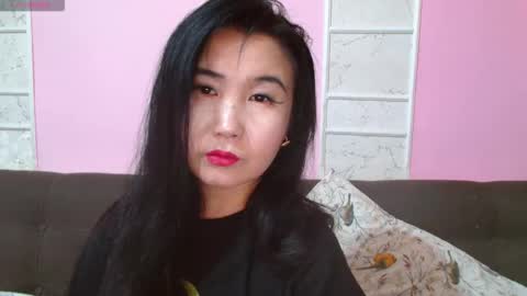 Snapshot of bet_lu chatting on 10-13-25, 08:25 Bet Lu online show from 10-13-25, 08:25