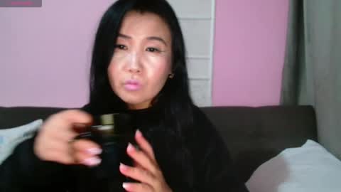 Snapshot of bet_lu chatting on 10-15-25, 08:53 Bet Lu online show from 10-15-25, 08:53