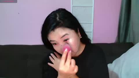 Snapshot of bet_lu chatting on 10-21-25, 05:19 Bet Lu online show from 10-21-25, 05:19