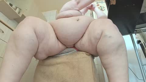 Snapshot of bethnorth chatting on 03-08-25, 11:37 bethnorth online show from 03-08-25, 11:37