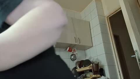 Snapshot of bethnorth chatting on 12-16-25, 11:37 bethnorth online show from 12-16-25, 11:37