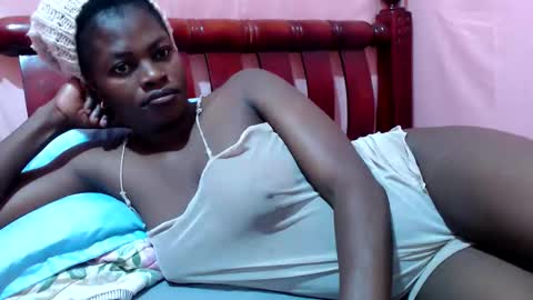 Snapshot of betina22 chatting on 12-20-25, 05:36 Betina online show from 12-20-25, 05:36