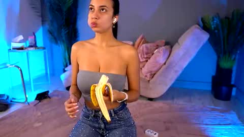 Snapshot of betsygonzale chatting on 09-10-25, 03:50 Betty online show from 09-10-25, 03:50