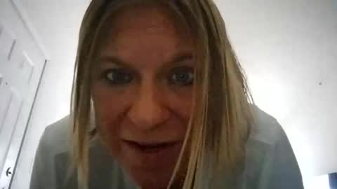 Snapshot of betsygore78 chatting on 09-23-25, 01:14 betsygore78 online show from 09-23-25, 01:14
